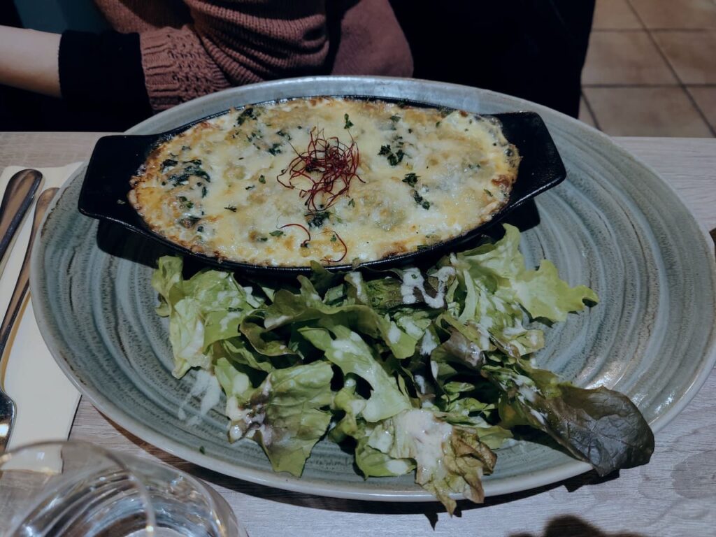 Gratin de ravioles du Dauphiné au saumon fumé et épinards